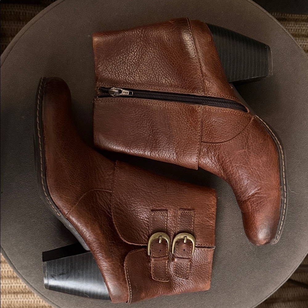 Born BOC Womens 8 Leather Ankle Boots Block Heel Foldover Cuff Detail - Picture 8 of 8